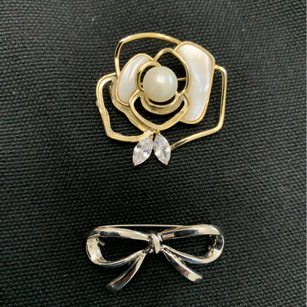 2Fashion Lapel PinsBrooches,Elegant,Gifts,Holiday,Party,Fun!Worn many ways!😀😀